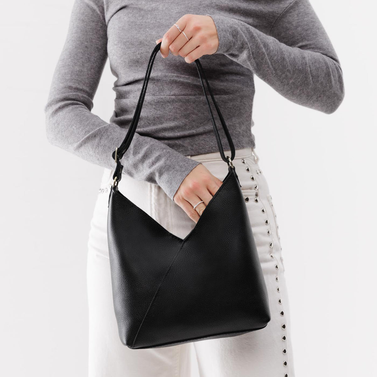 ✨ Premium Leather Shoulder Bag — Timeless Style Meets Everyday Function